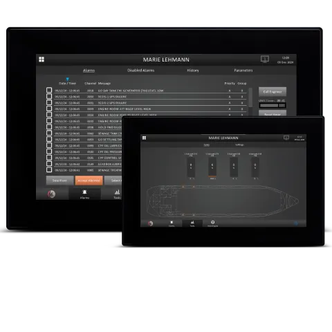 Twee MS-2080-touchscreens met de alarmlijst en een tankoverzicht van het schip